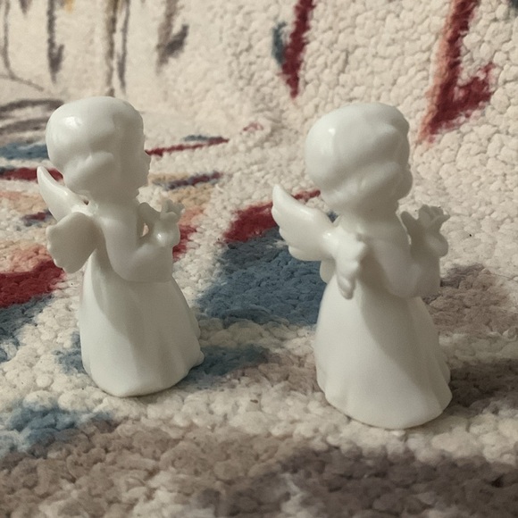 Angel Figurines Holding Flowers - Picture 4 of 5